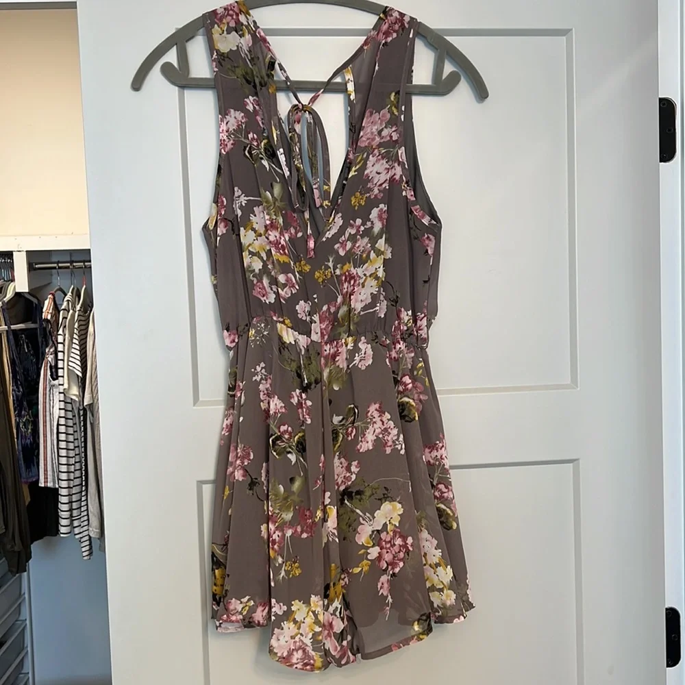 FLORAL ROMPER - Picture 2 of 6